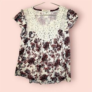 Rewind White & Dark Red Floral Blouse w/ Lace Women’s Size M Rayon|Cotton|Nylon